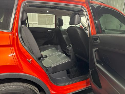 Used 2019 Volkswagen Tiguan SE w/ Panoramic Sunroof Package FWD image 12