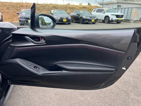 Used 2019 MAZDA MX-5 Miata RF Grand Touring RWD image 32