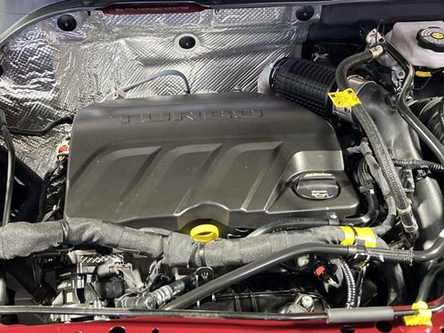 Used 2025 Chevrolet Trax LT w/ LT Convenience Package image 29