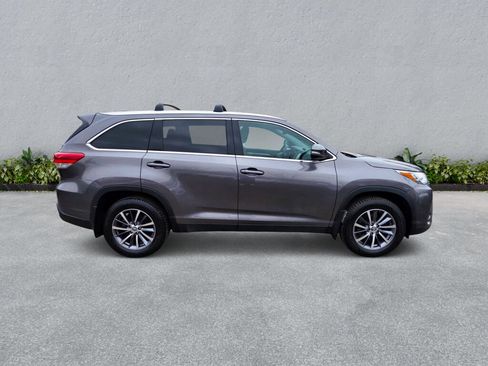 Used 2019 Toyota Highlander XLE image 5