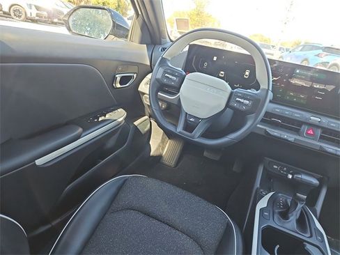 Certified 2025 Kia K4 GT-Line image 8