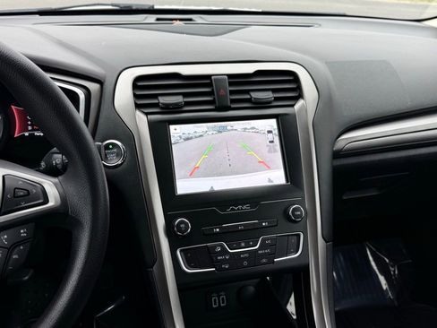 Used 2019 Ford Fusion SE FWD image 31