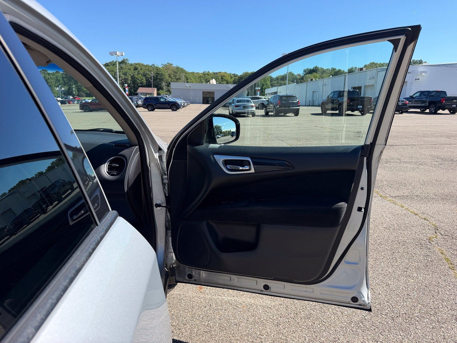 Used 2016 Nissan Pathfinder SV AWD/4WD image 44