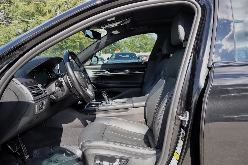 Used 2019 BMW 740i w/ Executive Package RWD image 10