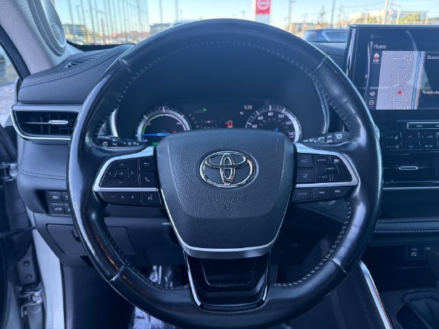 Used 2022 Toyota Highlander Platinum AWD/4WD image 16