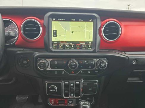 Used 2018 Jeep Wrangler Unlimited Rubicon AWD/4WD image 11