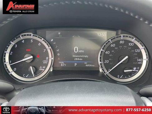 Used 2022 Toyota Highlander Platinum AWD/4WD image 32