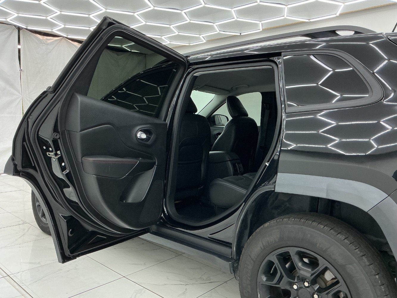 Used 2021 Jeep Cherokee Trailhawk w/ Premium Leather Package AWD/4WD image 22