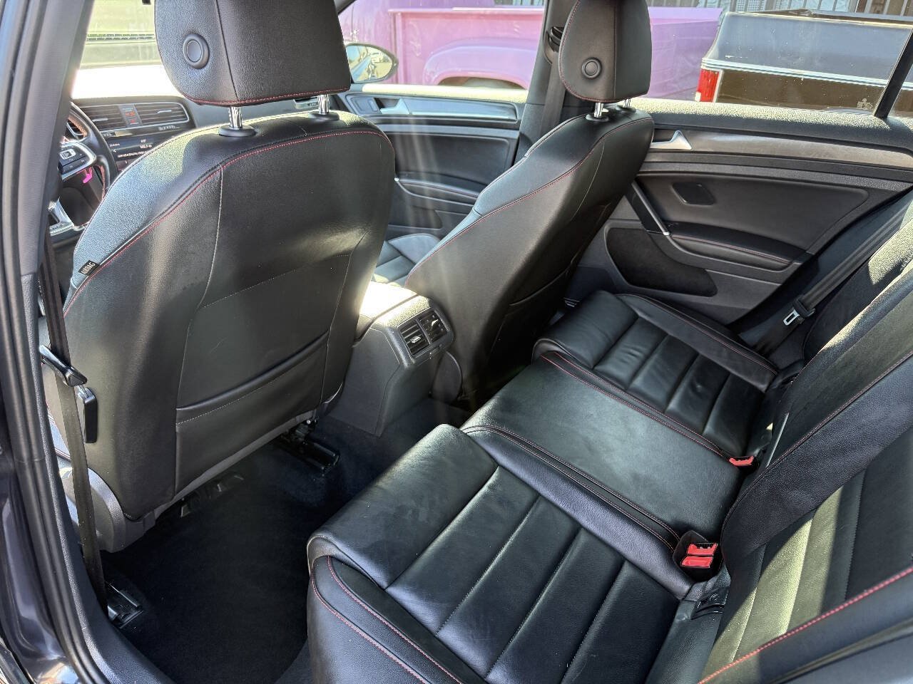 Used 2018 Volkswagen GTI SE FWD image 21