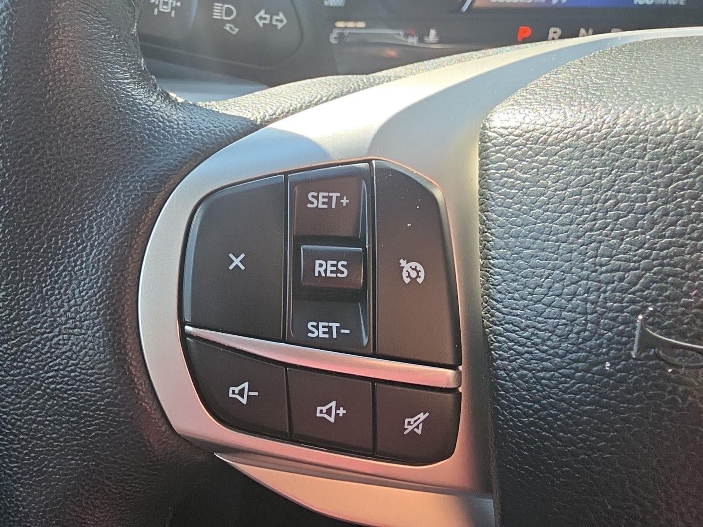 Used 2023 Ford Explorer XLT AWD/4WD image 36