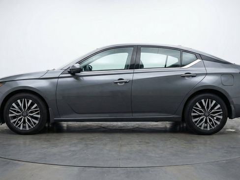 Used 2025 Nissan Altima 2.5 SV FWD image 5