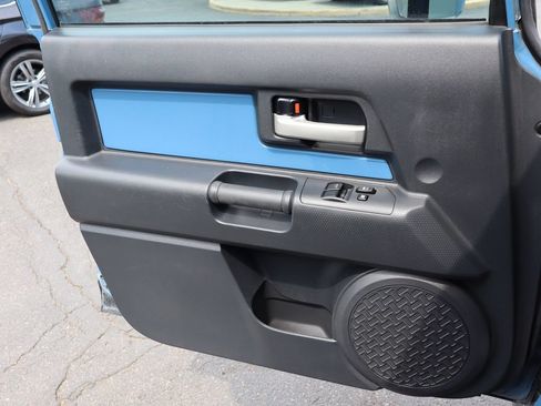 Used 2011 Toyota FJ Cruiser 4WD w/ Upgrade Pkg image 26