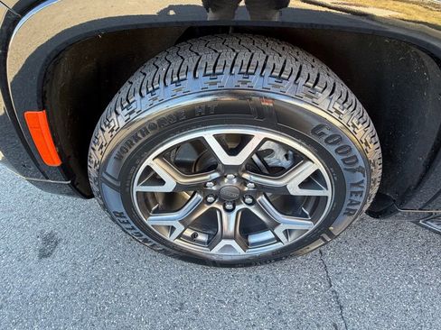 Certified 2024 Jeep Wagoneer Series III image 12