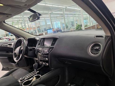 Used 2017 Nissan Pathfinder SV AWD/4WD image 14