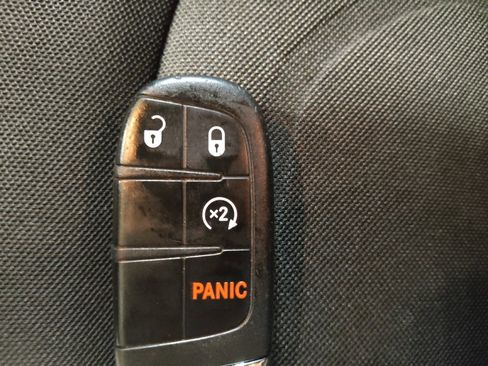Used 2020 Jeep Renegade Latitude w/ Safety & Security Group II FWD image 32