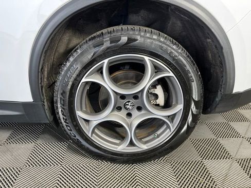 Used 2023 Alfa Romeo Stelvio Sprint image 11