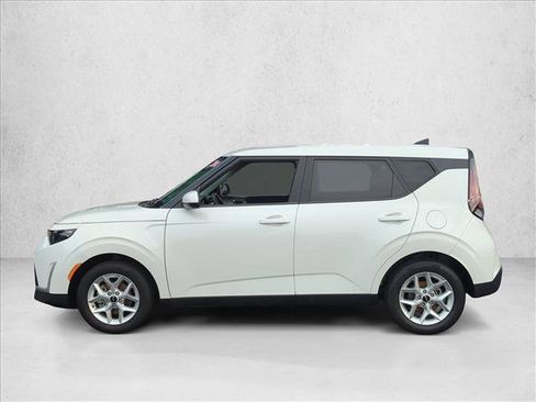 Used 2024 Kia Soul LX w/ Option Group 015 FWD image 9