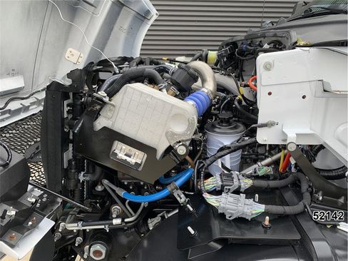 Used 2022 Ford F750 2WD Regular Cab Super Duty image 12