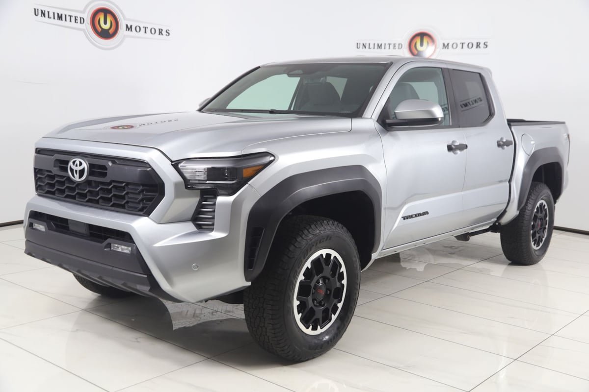 Used 2024 Toyota Tacoma TRD Off-Road AWD/4WD image 5