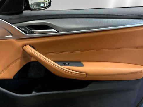 Used 2020 BMW 530i xDrive w/ M Sport Package image 25