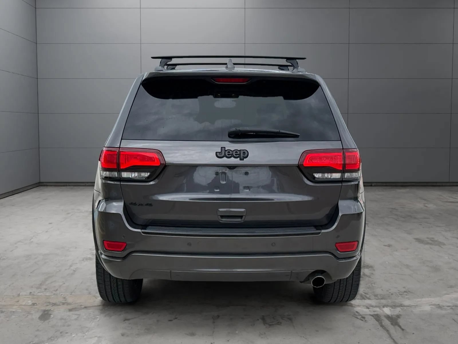 Used 2018 Jeep Grand Cherokee Altitude AWD/4WD image 11