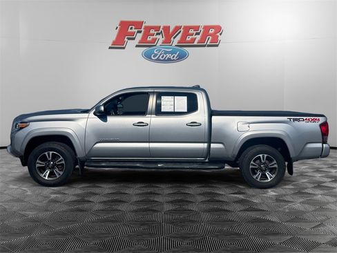 Used 2017 Toyota Tacoma TRD Sport w/ Tow Package image 2