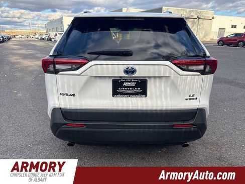 Used 2022 Toyota RAV4 LE image 5