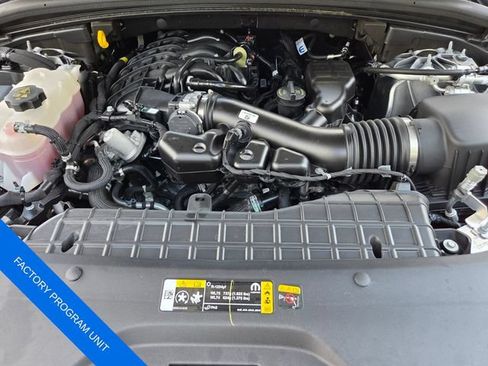 Used 2025 Jeep Grand Cherokee Limited RWD image 32