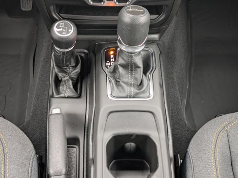 New 2025 Jeep Gladiator Sport image 19