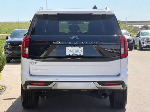 Used 2025 Ford Expedition Platinum AWD/4WD image 8