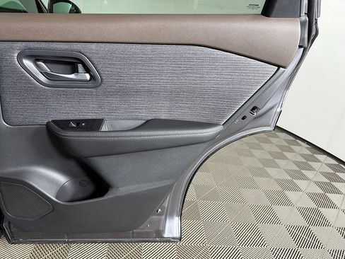 Used 2022 Nissan Rogue SV image 21