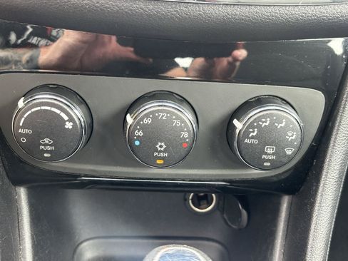 Used 2012 Chrysler 200 Touring FWD image 13