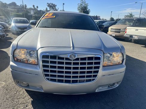 Used 2005 Chrysler 300 Touring image 2