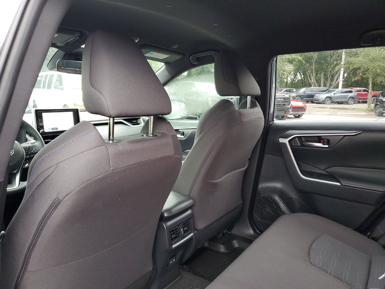 Used 2025 Toyota RAV4 SE AWD/4WD image 10