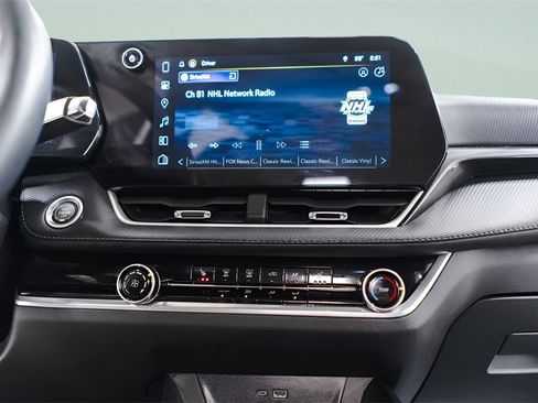 Used 2025 Chevrolet Equinox LT image 14