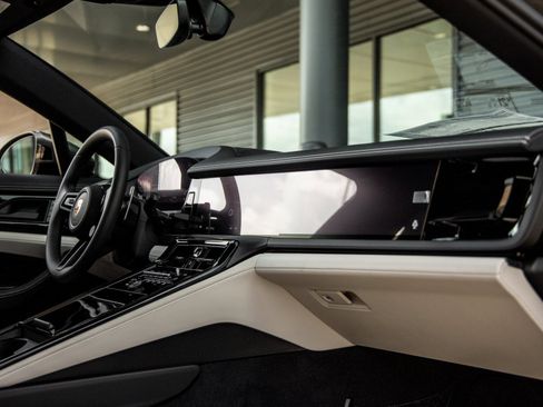Certified 2025 Porsche Panamera image 39