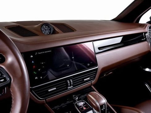 Used 2022 Porsche Cayenne Turbo S image 32