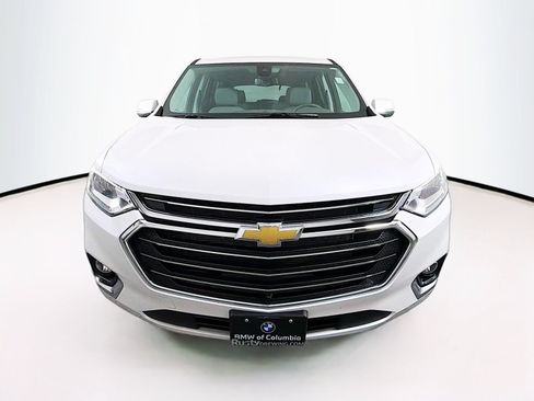 Used 2021 Chevrolet Traverse Premier FWD image 2