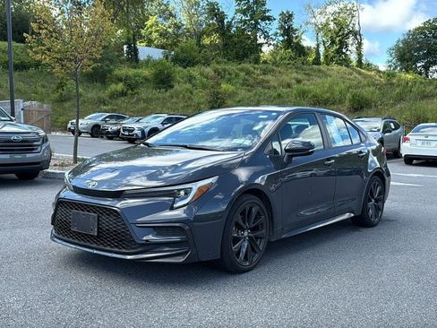 Used 2024 Toyota Corolla SE w/ SE Premium Package FWD image 3