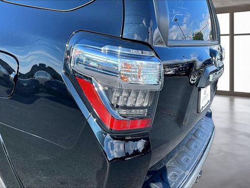 Used 2023 Toyota 4Runner TRD Off-Road Premium w/ Off Road Premium Plus Package AWD/4WD image 30