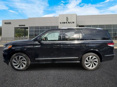 Used 2023 Lincoln Navigator Reserve RWD image 6