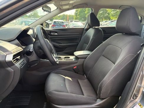 Used 2025 Nissan Altima 2.5 SV FWD image 17