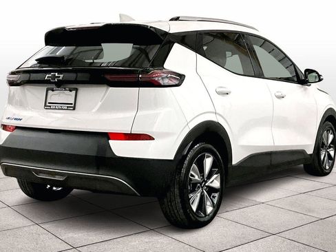 Used 2023 Chevrolet Bolt EUV LT w/ Convenience Package image 11