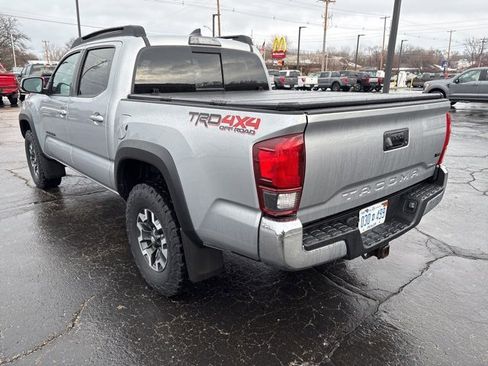 Used 2019 Toyota Tacoma TRD Off-Road image 3