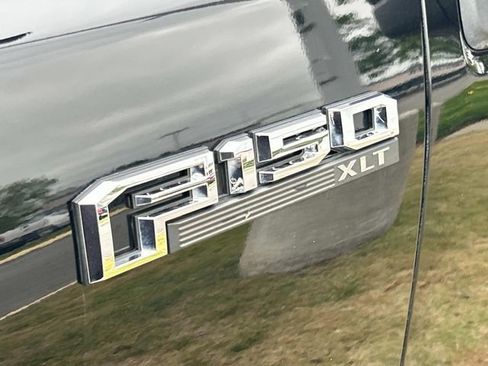 Used 2017 Ford F150 XLT w/ Equipment Group 302A Luxury AWD/4WD image 9
