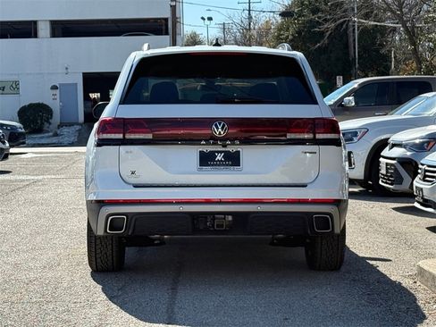 New 2026 Volkswagen Atlas Peak Edition image 7
