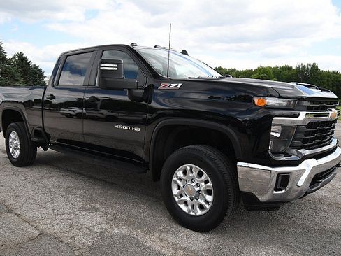 Used 2024 Chevrolet Silverado 2500 LT AWD/4WD image 1
