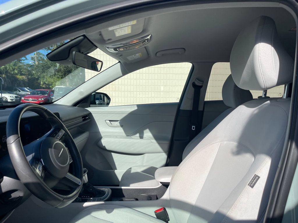 Used 2025 Hyundai Kona SEL FWD image 12