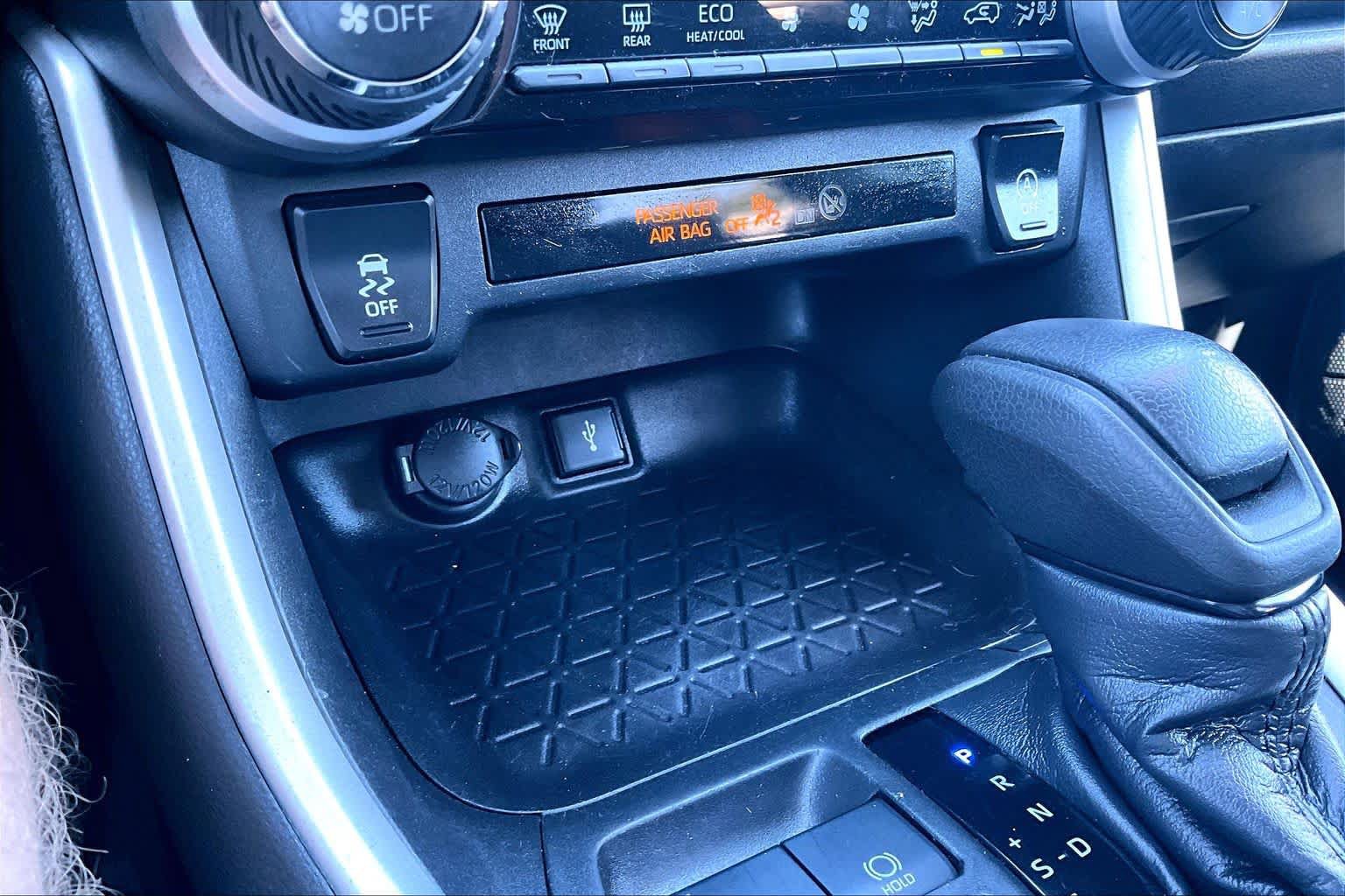 Certified 2021 Toyota RAV4 XLE AWD/4WD image 34