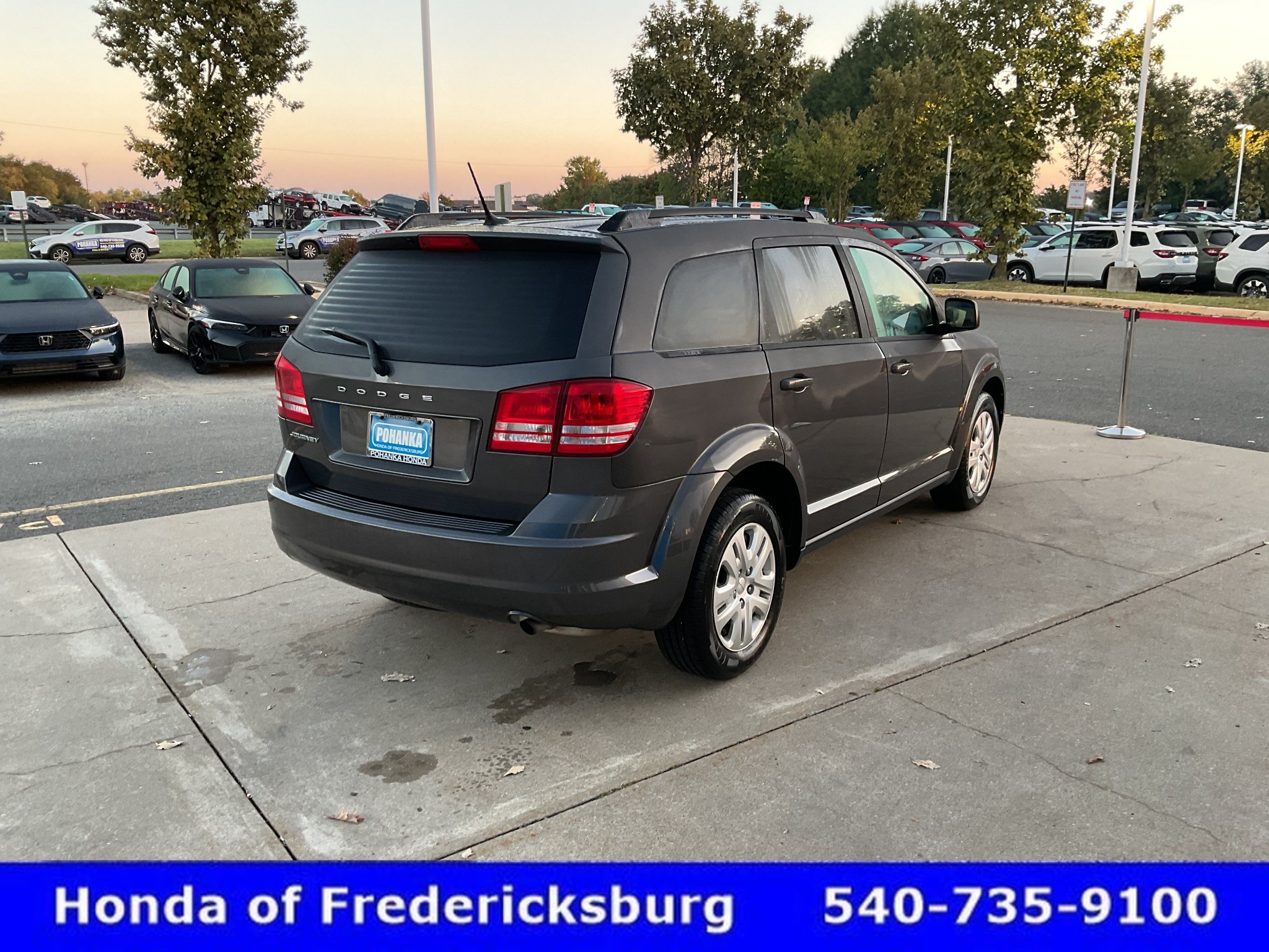 Used 2018 Dodge Journey SE FWD image 6